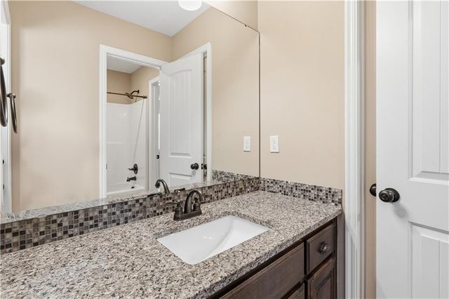 18932 W 100th Street, Lenexa, KS 66220