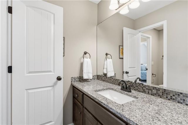 18932 W 100th Street, Lenexa, KS 66220