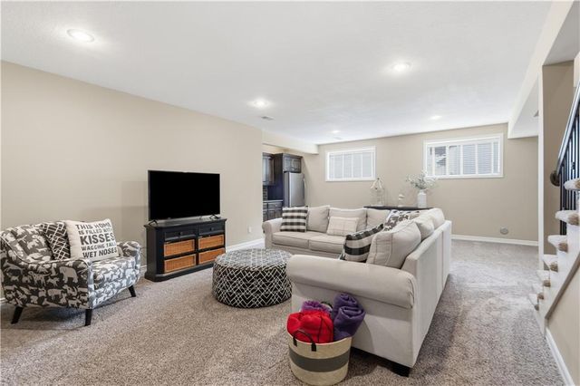 18932 W 100th Street, Lenexa, KS 66220