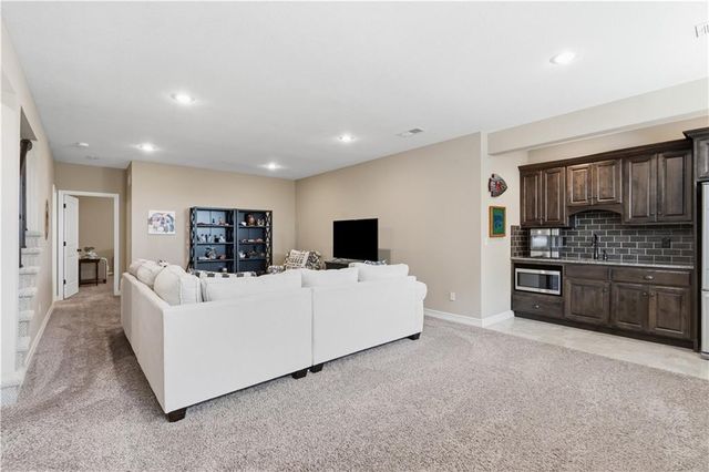 18932 W 100th Street, Lenexa, KS 66220