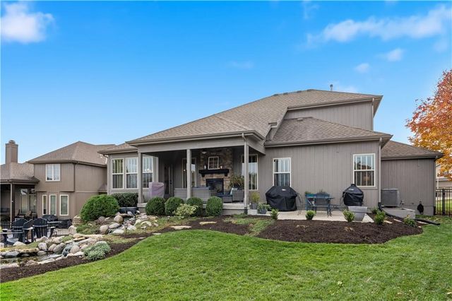 18932 W 100th Street, Lenexa, KS 66220