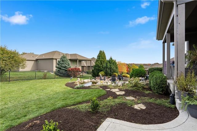 18932 W 100th Street, Lenexa, KS 66220