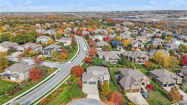 18932 W 100th Street, Lenexa, KS 66220