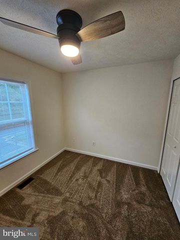 9615 COVENTRY CREEK DR, Fredericksburg, VA 22408