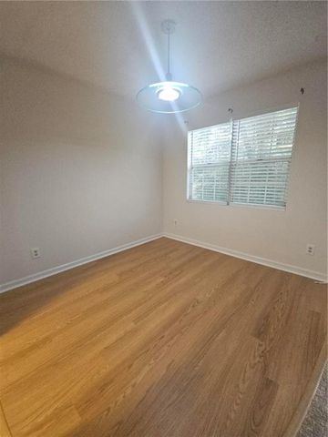 113 Hampshire Court 113, Avondale Estates, GA 30002
