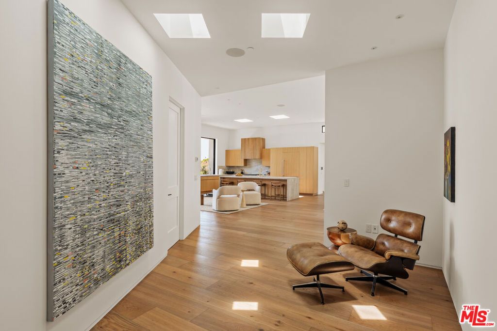 Image 16 of property listing at 1205 Las Lomas Place, Pacific Palisades, CA 90272