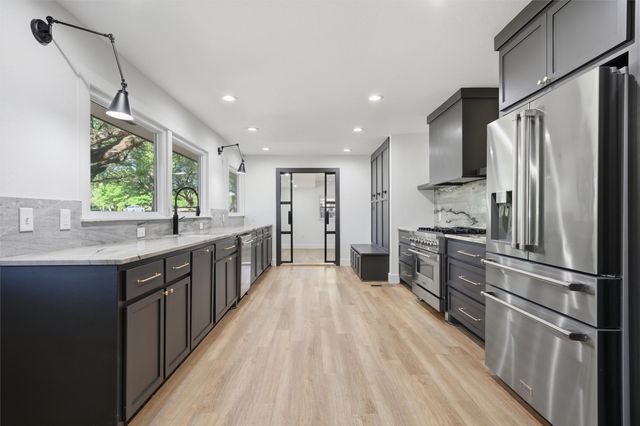 4916 Ridgeview Drive, Waco, TX 76710