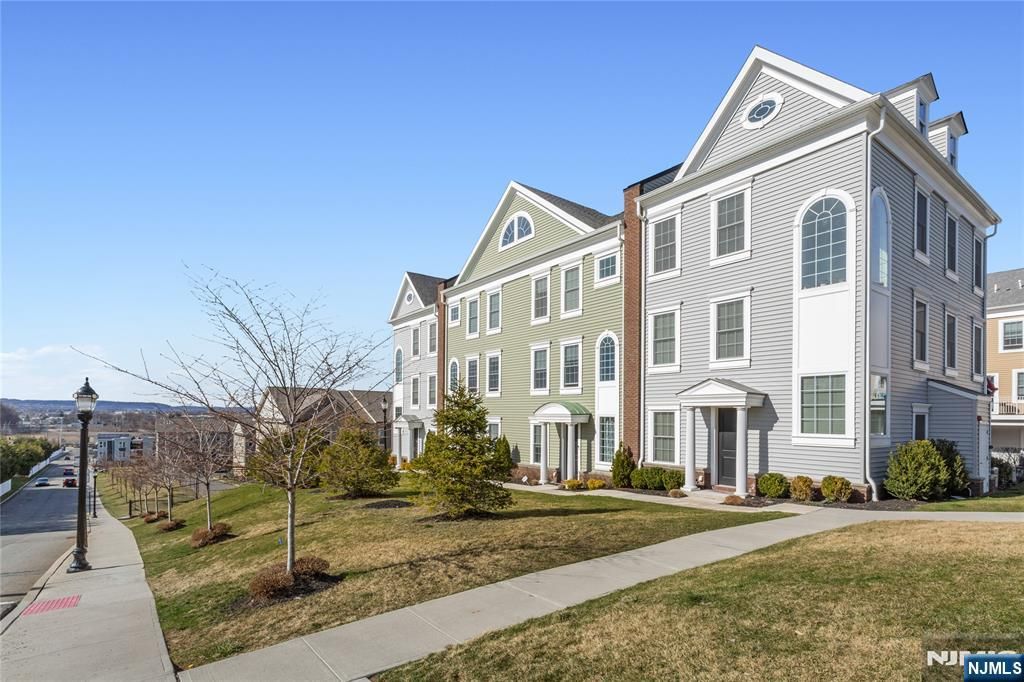 293 Bradley Drive, Wood Ridge, NJ 07075