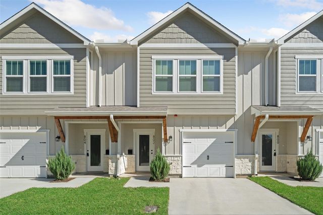 804 N Thompson Street, Conroe, TX 77301