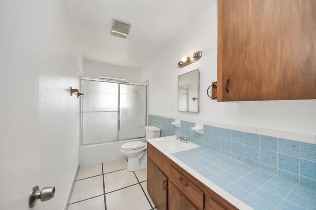 2002 W Highway 6, Alvin, TX 77511