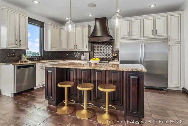 1208 N Eagle Lake Drive, Kalamazoo, MI 49009