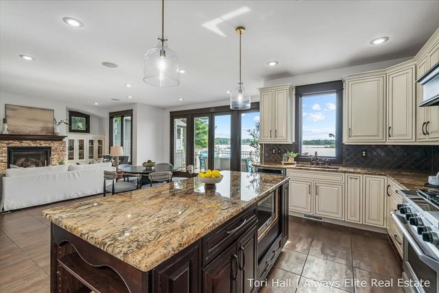 1208 N Eagle Lake Drive, Kalamazoo, MI 49009