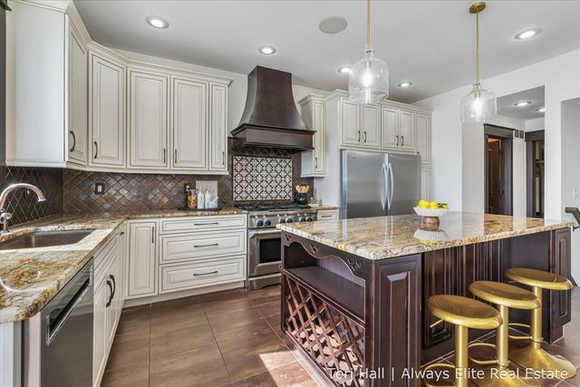 1208 N Eagle Lake Drive, Kalamazoo, MI 49009