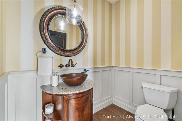 1208 N Eagle Lake Drive, Kalamazoo, MI 49009