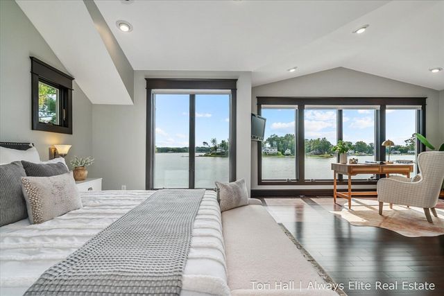 1208 N Eagle Lake Drive, Kalamazoo, MI 49009