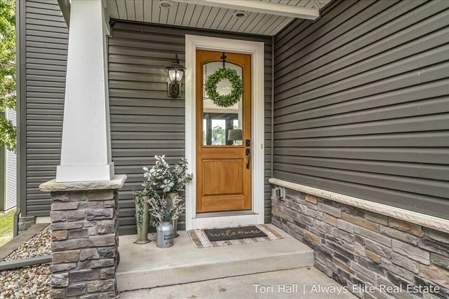 1208 N Eagle Lake Drive, Kalamazoo, MI 49009