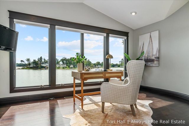 1208 N Eagle Lake Drive, Kalamazoo, MI 49009