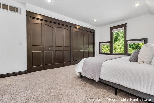 1208 N Eagle Lake Drive, Kalamazoo, MI 49009