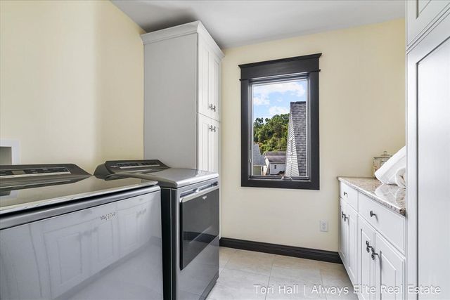 1208 N Eagle Lake Drive, Kalamazoo, MI 49009