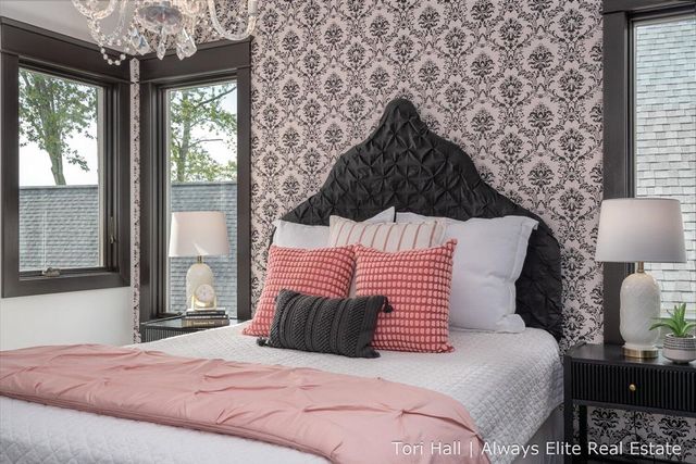 1208 N Eagle Lake Drive, Kalamazoo, MI 49009