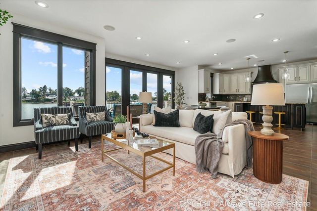 1208 N Eagle Lake Drive, Kalamazoo, MI 49009