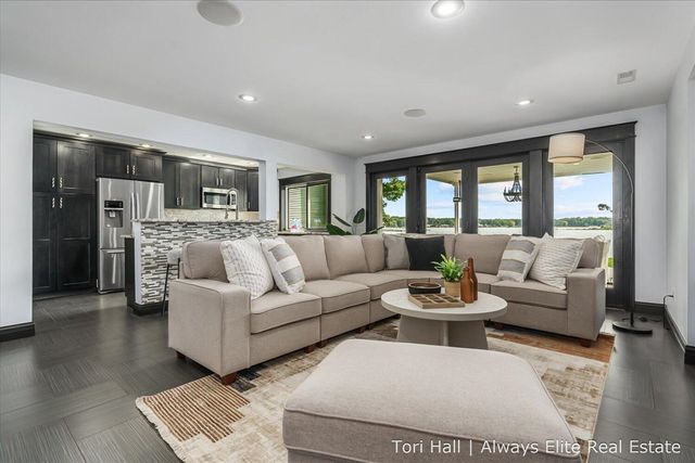 1208 N Eagle Lake Drive, Kalamazoo, MI 49009