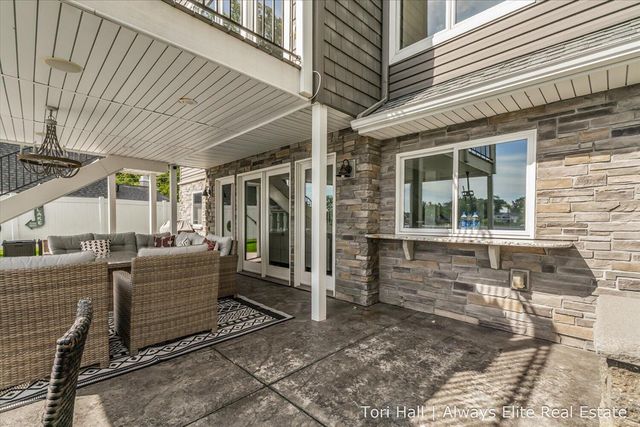 1208 N Eagle Lake Drive, Kalamazoo, MI 49009