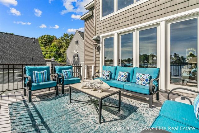 1208 N Eagle Lake Drive, Kalamazoo, MI 49009