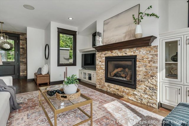 1208 N Eagle Lake Drive, Kalamazoo, MI 49009