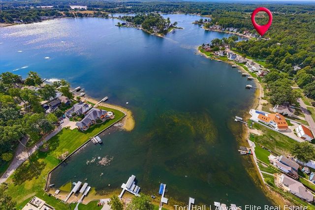 1208 N Eagle Lake Drive, Kalamazoo, MI 49009