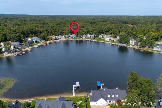 1208 N Eagle Lake Drive, Kalamazoo, MI 49009