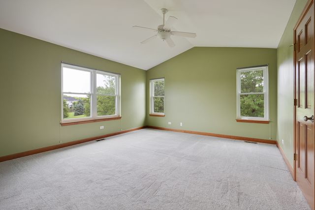 407 Bluegrass Parkway, Oswego, IL 60543