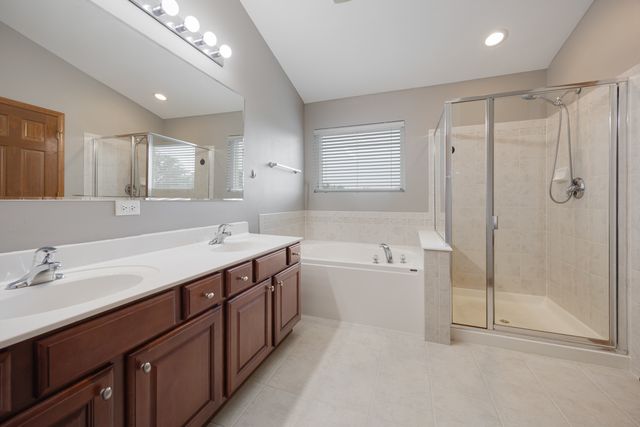 407 Bluegrass Parkway, Oswego, IL 60543