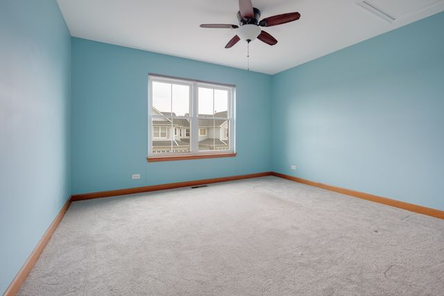 407 Bluegrass Parkway, Oswego, IL 60543