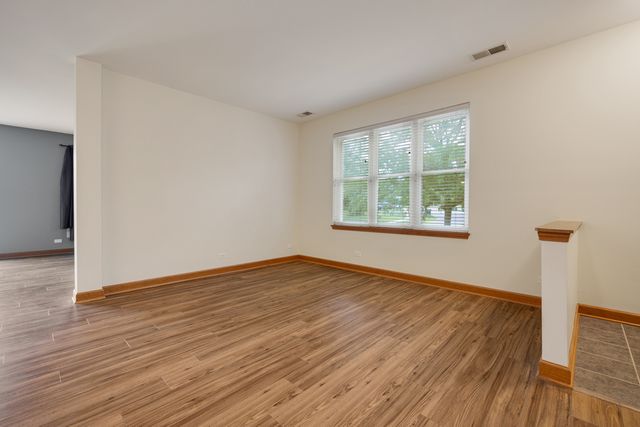 407 Bluegrass Parkway, Oswego, IL 60543