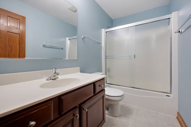 407 Bluegrass Parkway, Oswego, IL 60543