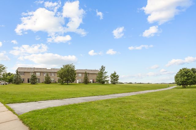 407 Bluegrass Parkway, Oswego, IL 60543