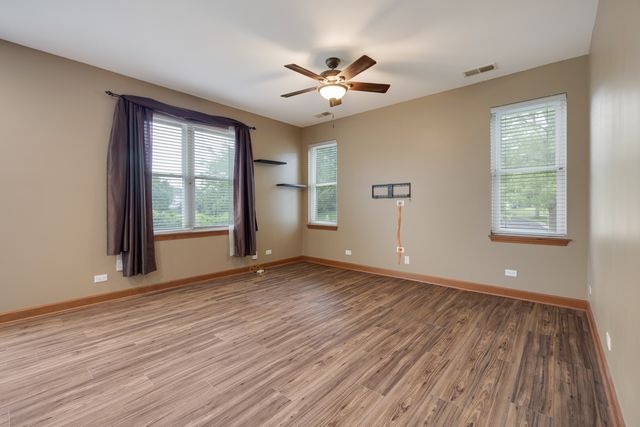 407 Bluegrass Parkway, Oswego, IL 60543