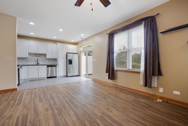 407 Bluegrass Parkway, Oswego, IL 60543