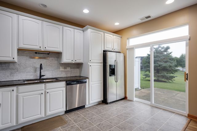 407 Bluegrass Parkway, Oswego, IL 60543
