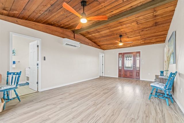 257 W Club Oak Ln, Rockport, TX 78382