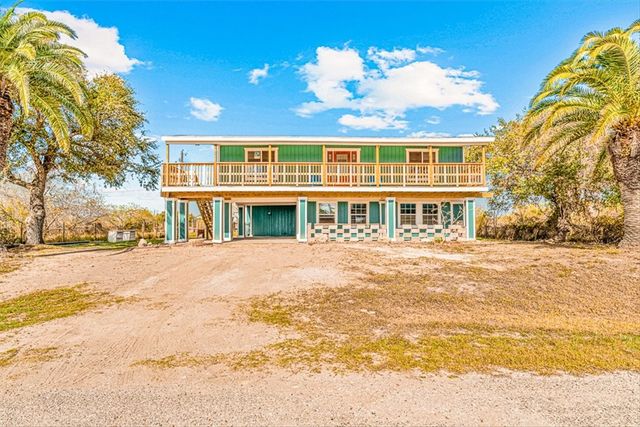 257 W Club Oak Ln, Rockport, TX 78382