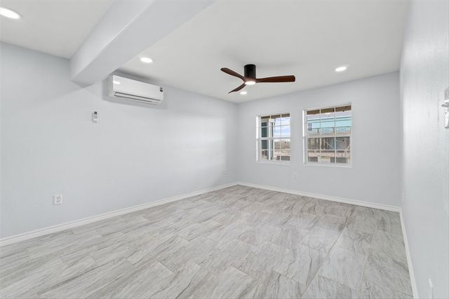 257 W Club Oak Ln, Rockport, TX 78382