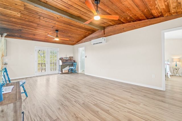 257 W Club Oak Ln, Rockport, TX 78382