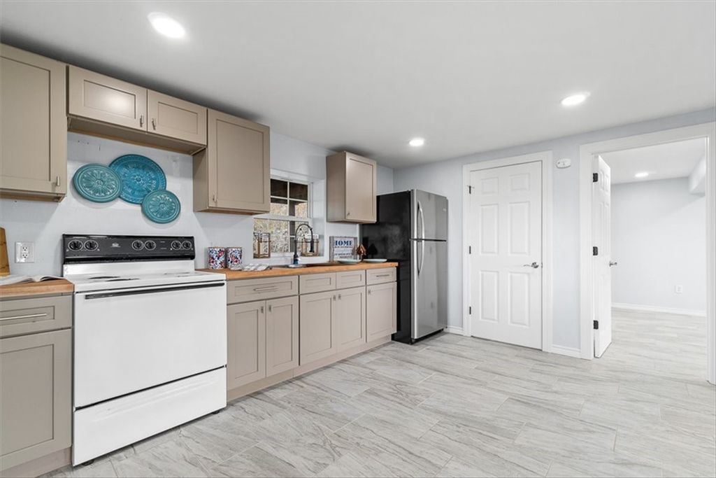 257 W Club Oak Ln, Rockport, TX 78382 — photo 3