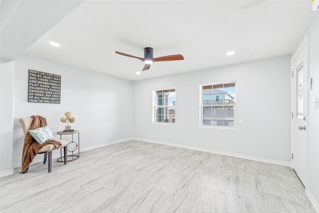 257 W Club Oak Ln, Rockport, TX 78382 — photo 4