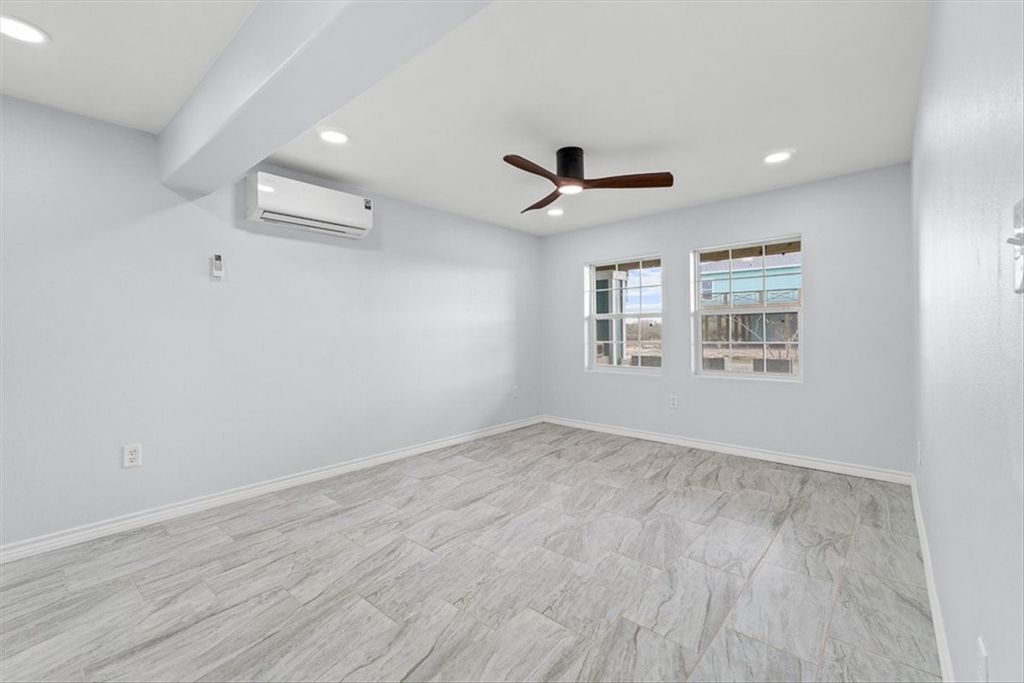 257 W Club Oak Ln, Rockport, TX 78382 — photo 5
