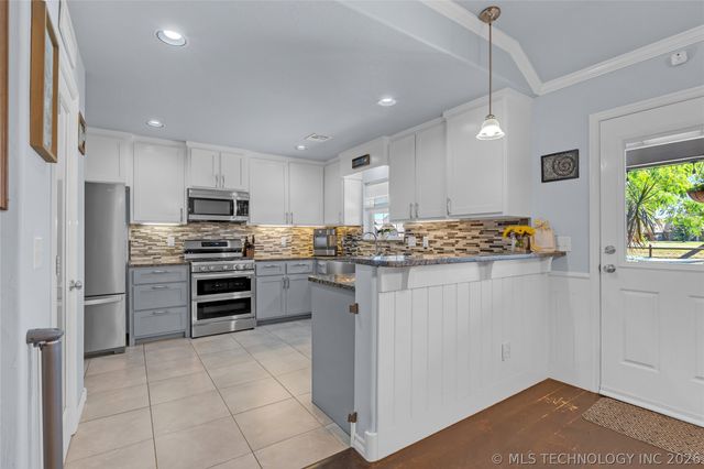 26595 Columbia Crest Drive, Claremore, OK 74019