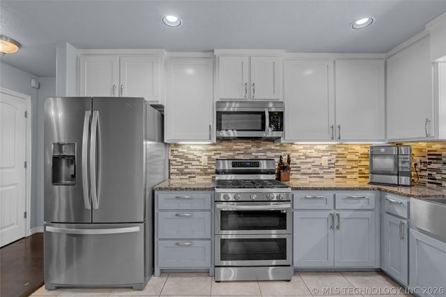 26595 Columbia Crest Drive, Claremore, OK 74019
