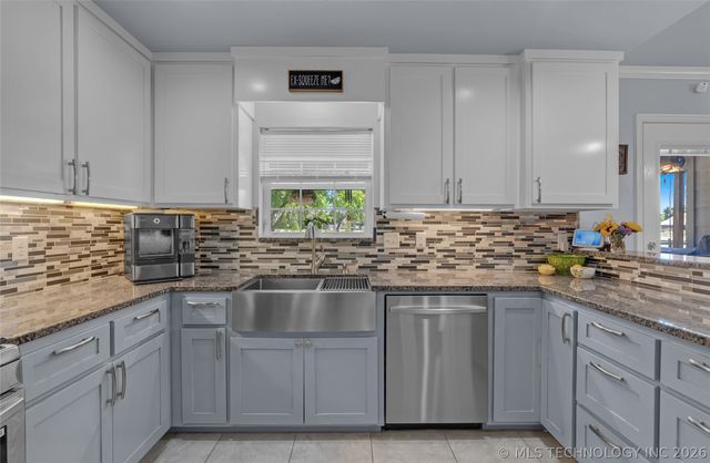 26595 Columbia Crest Drive, Claremore, OK 74019